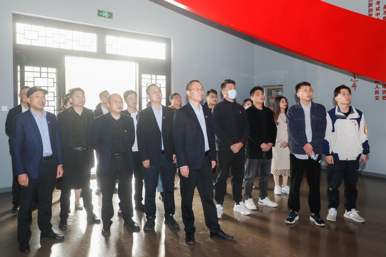 港產(chǎn)公司黨支部開展&ldquo;緬懷革命先烈 傳承紅色基因&rdquo;主題黨日活動(dòng)1.jpg